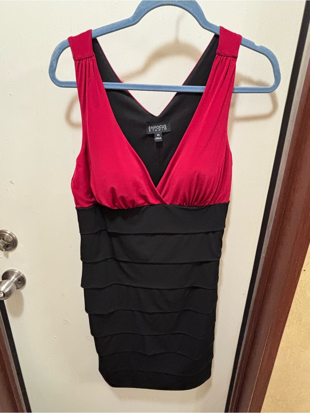Enfocus Studio Red and Black V-Neck Sleeveless Colorblock Mini Dress